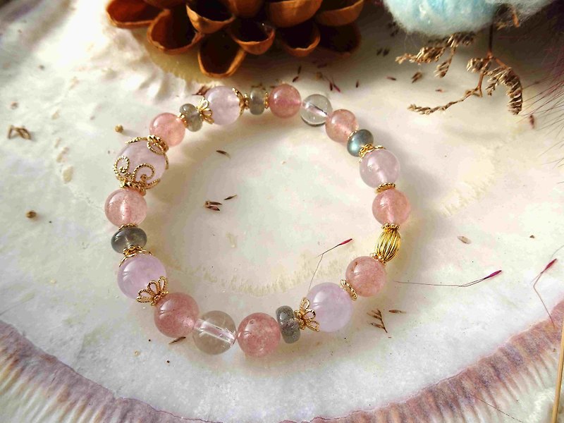 Strawberry crystal powder crystal labradorite natural energy crystal bracelet is a good peach blossom. popularity. business relationship - Bracelets - Crystal Pink