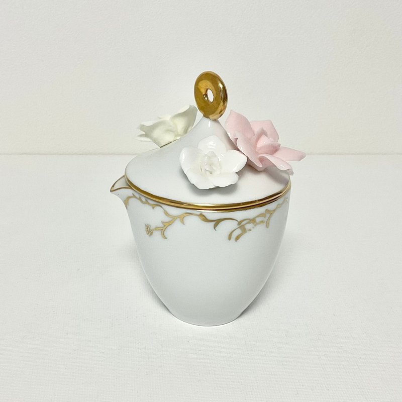 milk pitcher (a lid decorated with ceramic flowers) - อื่นๆ - เครื่องลายคราม 