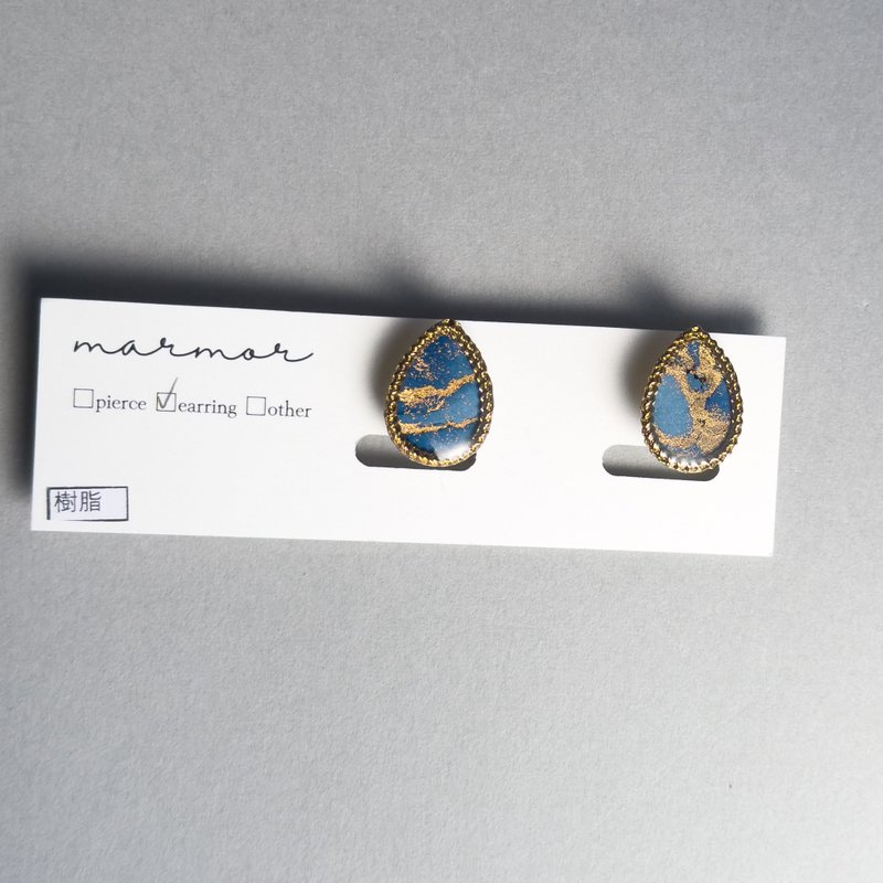 【1点のみ】アルコールインクアート　ブルー　ドロップ　イヤリング　樹脂ノンホールピアス　ワンポイント　青　雫　シンプル　推し色　人と被らない　世界で一つ - 耳環/耳夾/耳骨夾 - 樹脂 藍色