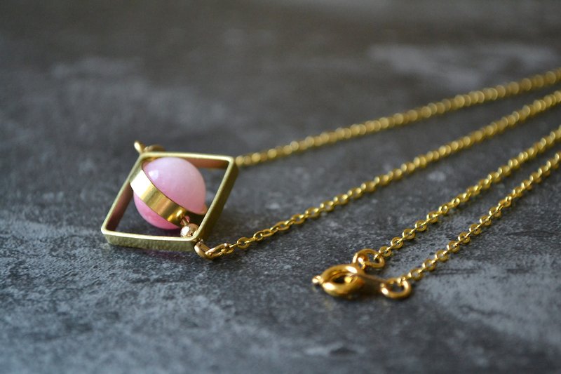 Triangle Spinning Planet。Peach Jade Necklace【Soft Boil Egg】 - Necklaces - Gemstone Pink