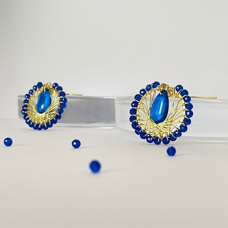 寶藍色波西米亞玻璃珠和金色幾何圖案耳環 - 耳環/耳夾 - 繡線 金色