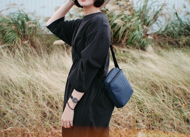 WHITEOAKFACTORY Larva crossbody flight bag - Navy blue - 側背包/斜背包 - 尼龍 藍色