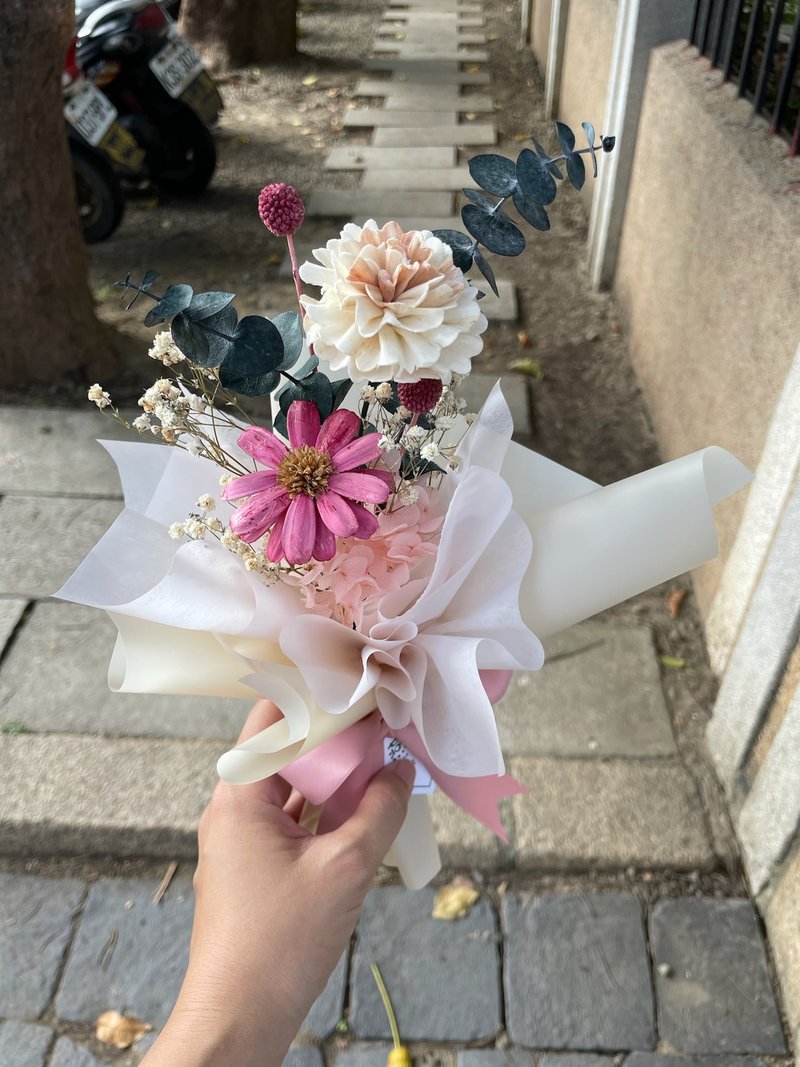 [Graduation Season] Mini bouquet/Graduation thank you bouquet/Exquisite photo card + flower gift bag - Dried Flowers & Bouquets - Plants & Flowers Multicolor