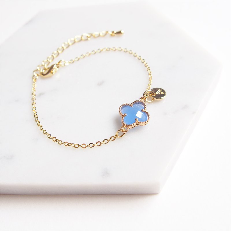 Four-leaf clover, customized, English alphabet, gold-plated bracelet bracelet Alphabet Bracelet - Bracelets - Glass Blue