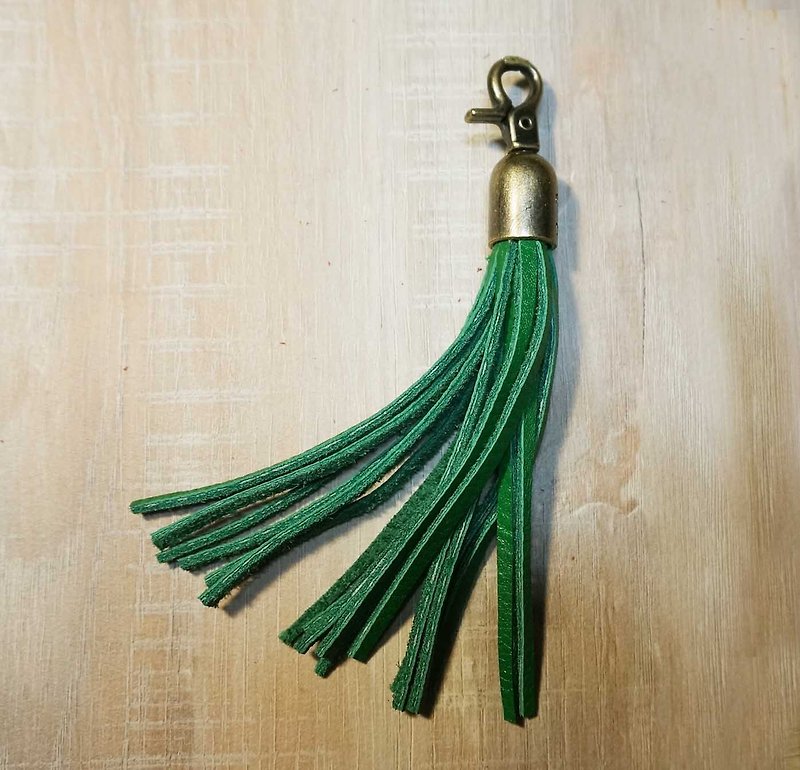 Sienna leather tassel charm key ring - ที่ห้อยกุญแจ - หนังแท้ สีเขียว
