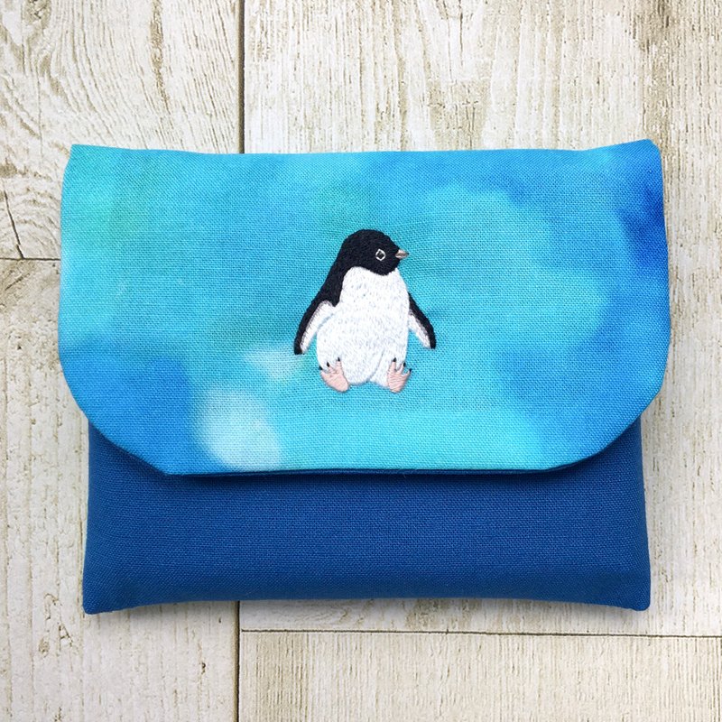 Sitting Adélie Penguin Embroidered Pocket Tissue Box:Ocean - อื่นๆ - ผ้าฝ้าย/ผ้าลินิน สีน้ำเงิน