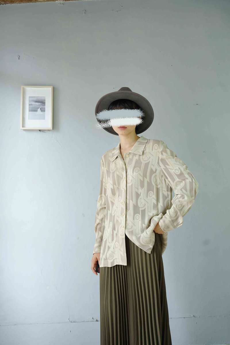 尋寶古著-浪漫古羅馬建築意象透膚灰卡其緹花復古襯衫 - 女襯衫 - 聚酯纖維 卡其色