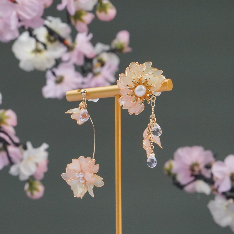 Sakura Fukiyuki two-purpose pendant earrings handmade crystal flower resin jewelry - Earrings & Clip-ons - Resin Pink