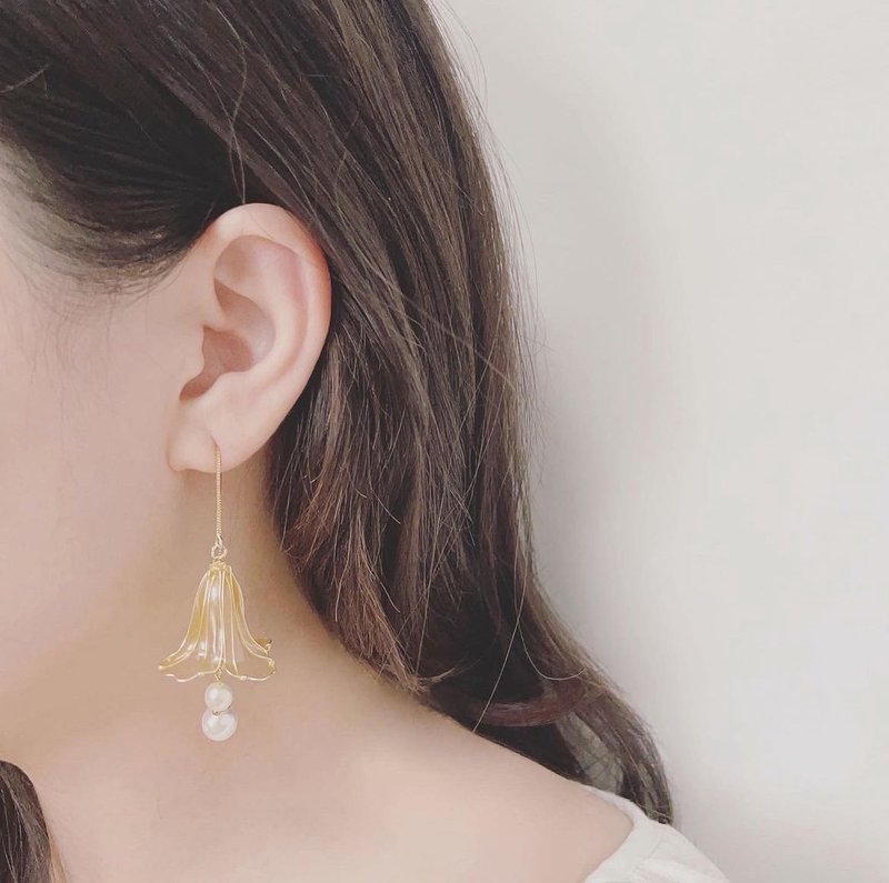 Yellow wind suzuki earrings - ต่างหู - วัสดุอื่นๆ สีเหลือง