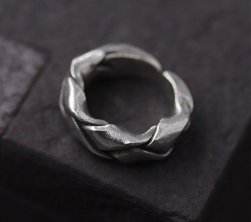 Real S925 Sterling Silver Cool Women Twisted Rings Ethnic Thai Silver Black - แหวนทั่วไป - เงินแท้ สีเงิน