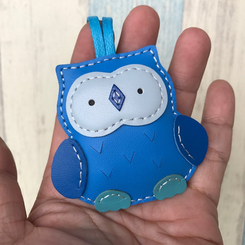 Blue cute owl handmade sewn leather charm small size - ที่ห้อยกุญแจ - หนังแท้ สีน้ำเงิน