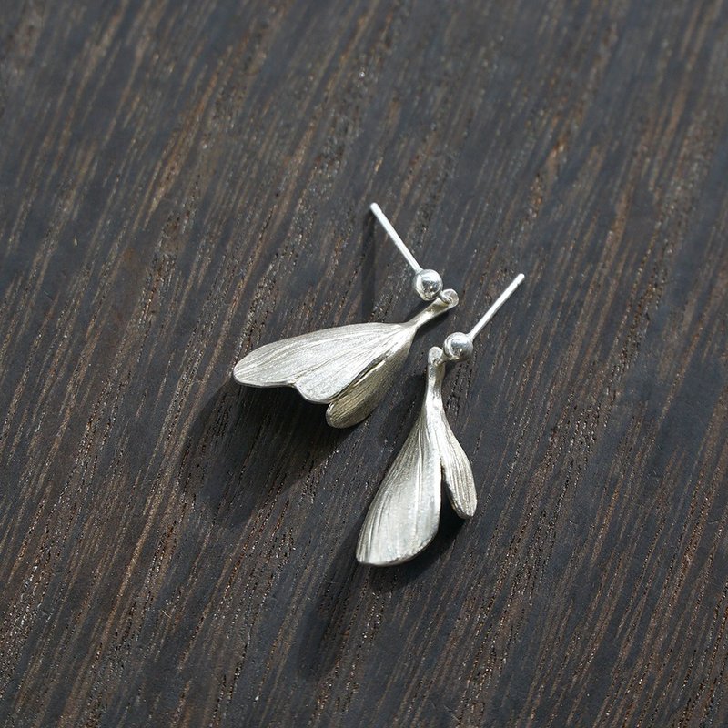 Flying Posture Leaf Sterling Silver Ear Pins / Earrings - ต่างหู - โลหะ สีเงิน