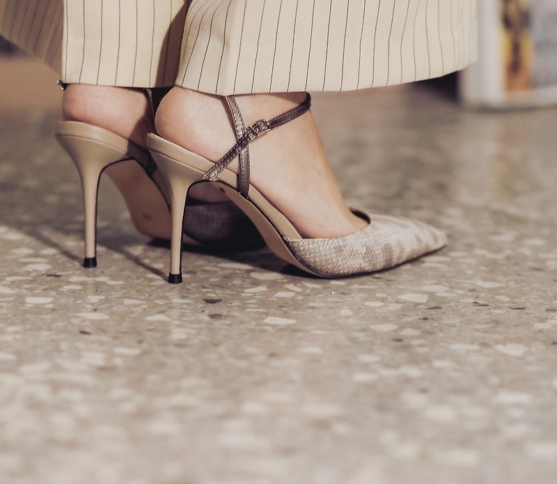 Simple structure stitching high heel sandals silver - รองเท้าส้นสูง - หนังแท้ สึชมพู