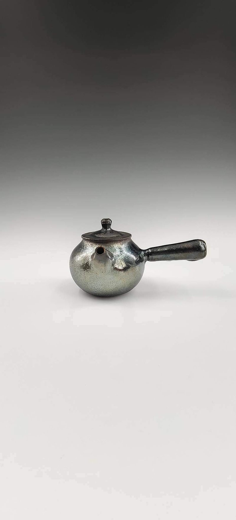 Wood fired iron glaze side handle pot - Teapots & Teacups - Pottery 