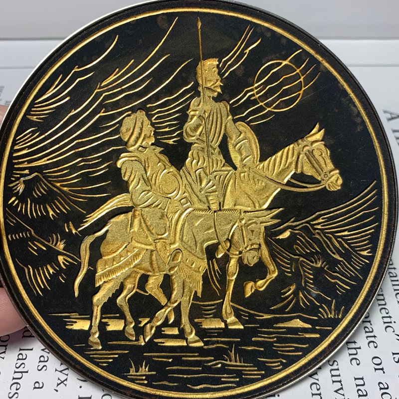 スペインのダマスカス工芸品「ドン・キホーテ」の三本足ディスク - その他 - 金属 