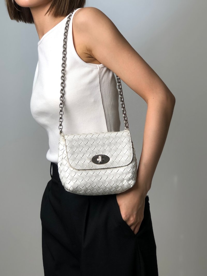 [Direct from Japan, branded used bag] Bottega Veneta Intrecciato shoulder bag, white leather, turnlock h8hxnb - Messenger Bags & Sling Bags - Genuine Leather White