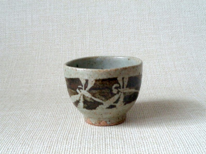 湯のみ 抜絵とんぼa - 茶壺/茶杯/茶具 - 陶 灰色