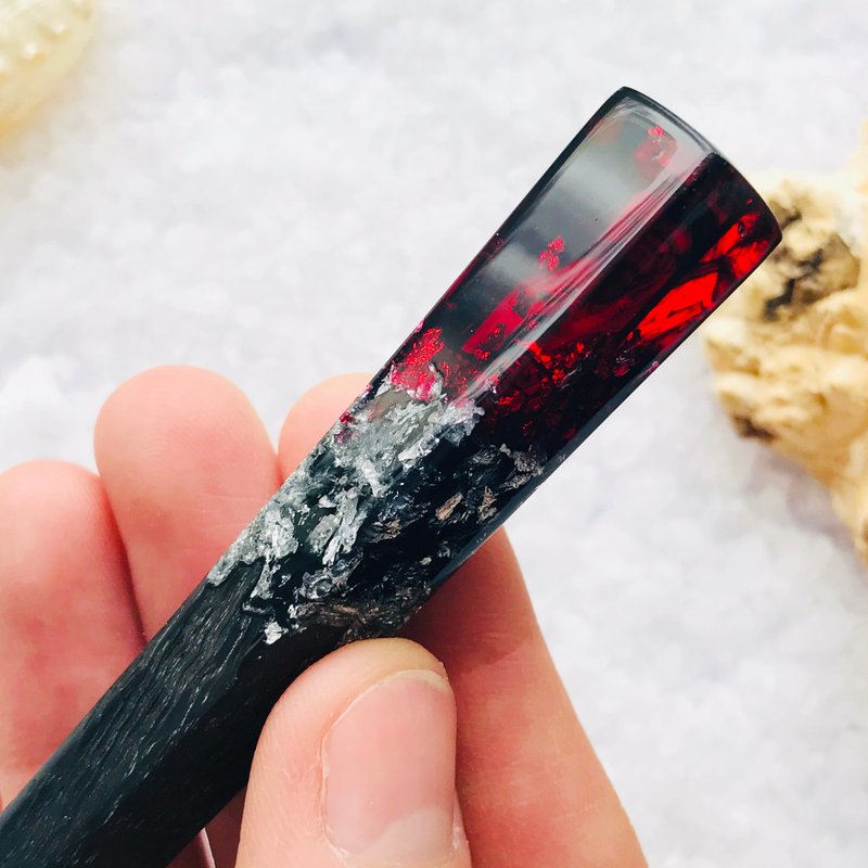 Hair stick with black oak wood, dark red resin and silver foil, Gothic oak stick - 髮夾/髮圈 - 木頭 紅色