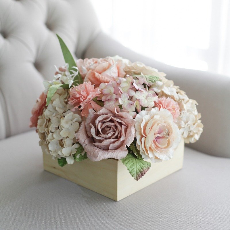 WC103 : ดอกไม้ในกล่องไม้ สำหรับตกแต่งโต๊ะในงานแต่งงาน โทนสีโอโรส - ผ้ารองโต๊ะ/ของตกแต่ง - กระดาษ สีส้ม