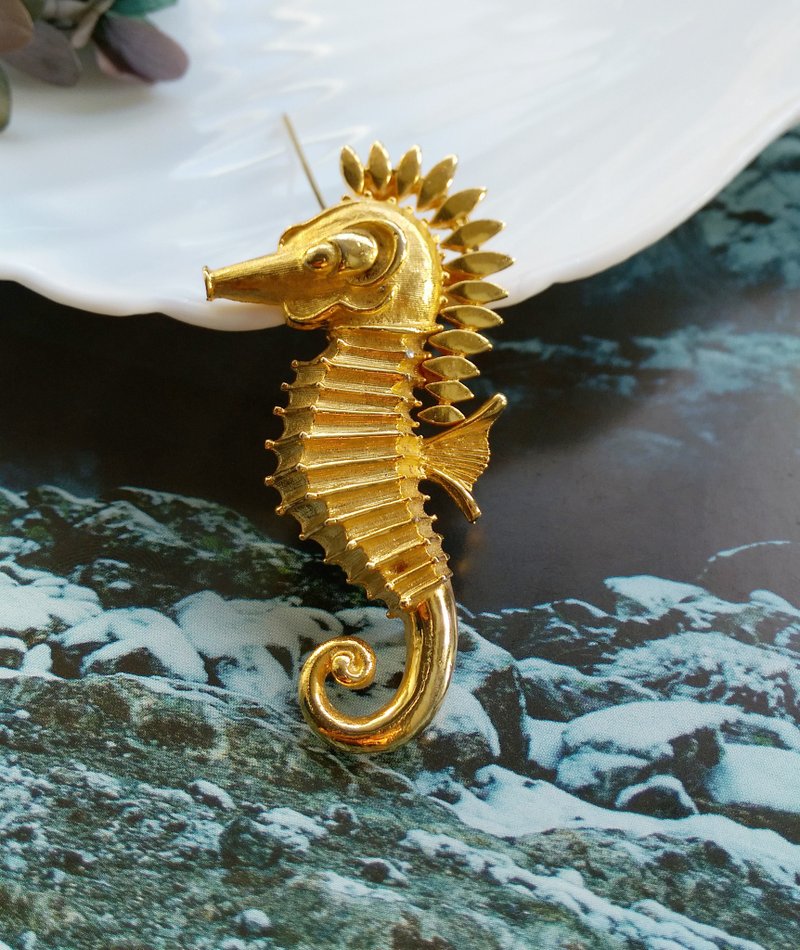 西洋古董飾品。VENDOME 霸氣 海馬 別針 - 徽章/別針 - 其他金屬 金色