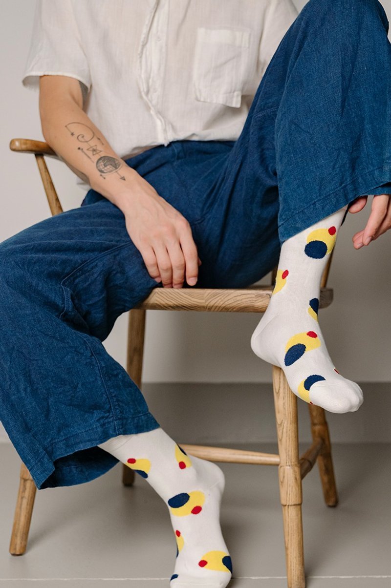 Medium tube socks for men and women, the same Korean version, cute dots, trendy socks, men's socks, women's socks, all-match college style - ถุงเท้า - ผ้าฝ้าย/ผ้าลินิน ขาว