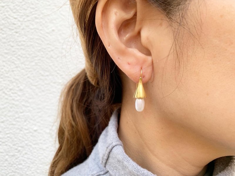 Pearl Bronze Ear Hook Earrings_Free Modification Clip Earrings - Earrings & Clip-ons - Pearl White