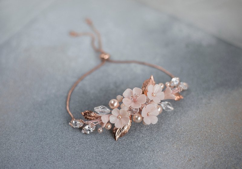 Powder flower bridal bracelet, Pink pearl wedding floral jewelry,rose gold jewel - 手鍊/手環 - 黏土 粉紅色