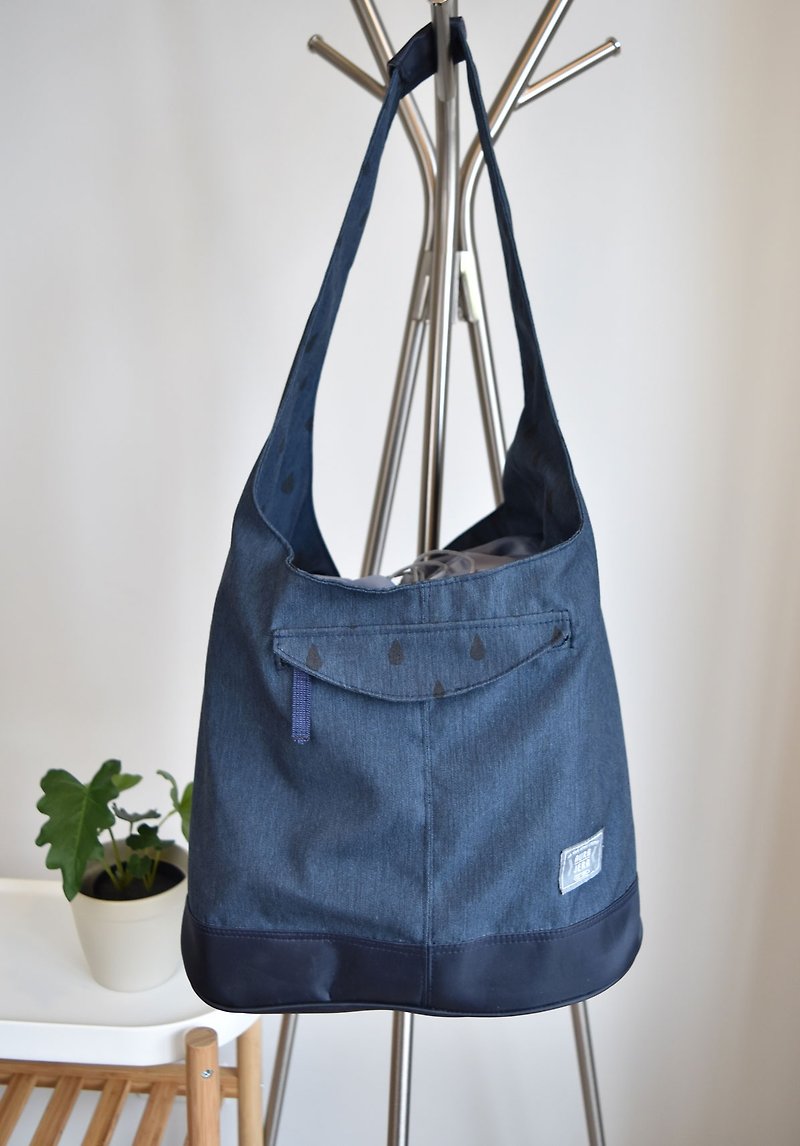 dark blue large bucket bag with drawstring - กระเป๋าแมสเซนเจอร์ - เส้นใยสังเคราะห์ สีน้ำเงิน