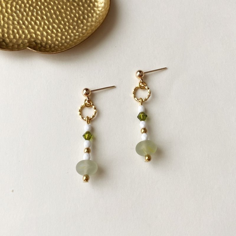 Make a wish Alien Saucer Grey Green Antique Pearl Glass Earrings - ต่างหู - อะคริลิค 