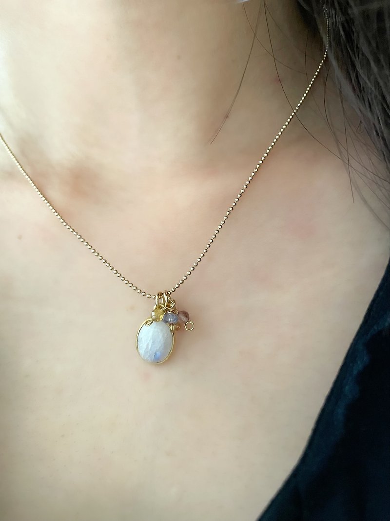 Moonstone bezel necklace   -tiny flower- - Necklaces - Stone White