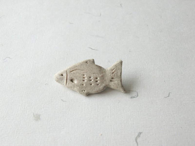 Ceramic Brooch - Fish / Ocean - เข็มกลัด - ดินเผา สีเทา