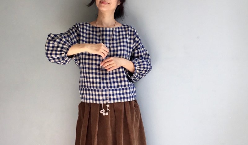 小格子/藍+米方格亞麻圓領收下擺弧蝙蝠袖/澎澎袖修身上衣100%麻 - 女上衣/長袖上衣 - 棉．麻 