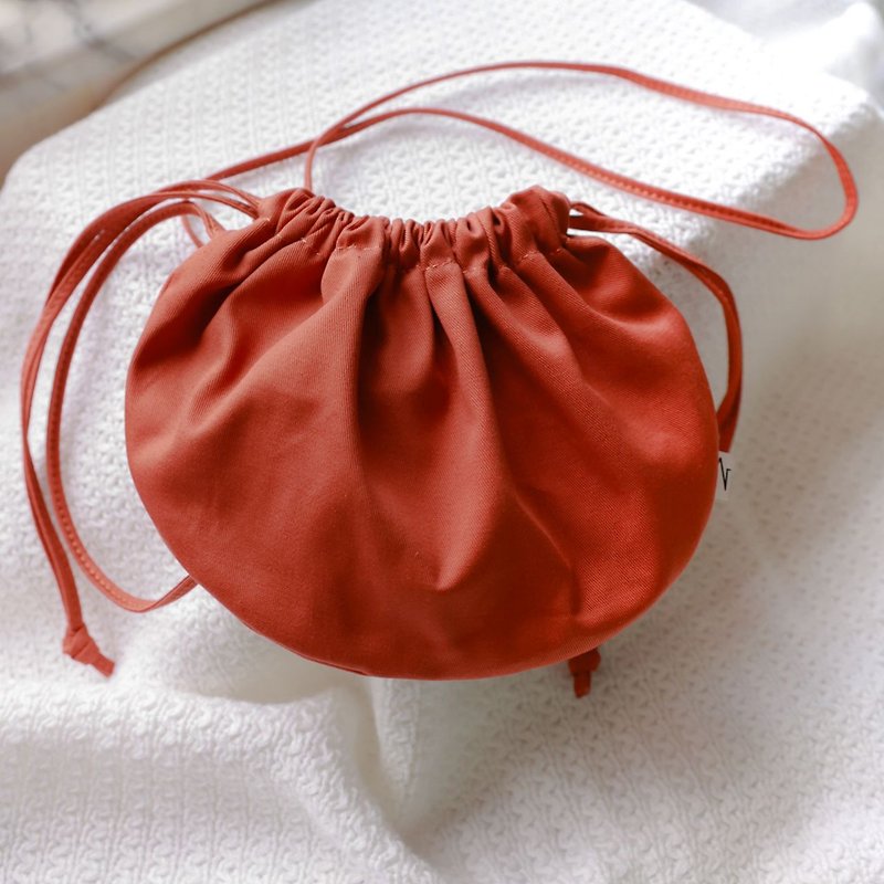 綿・織物・ブリックレッド ・赤・小さな袋・クロスボディバッグ・ベージュ ・巾着 ・ BAO - ショルダーバッグ - コットン・麻 レッド