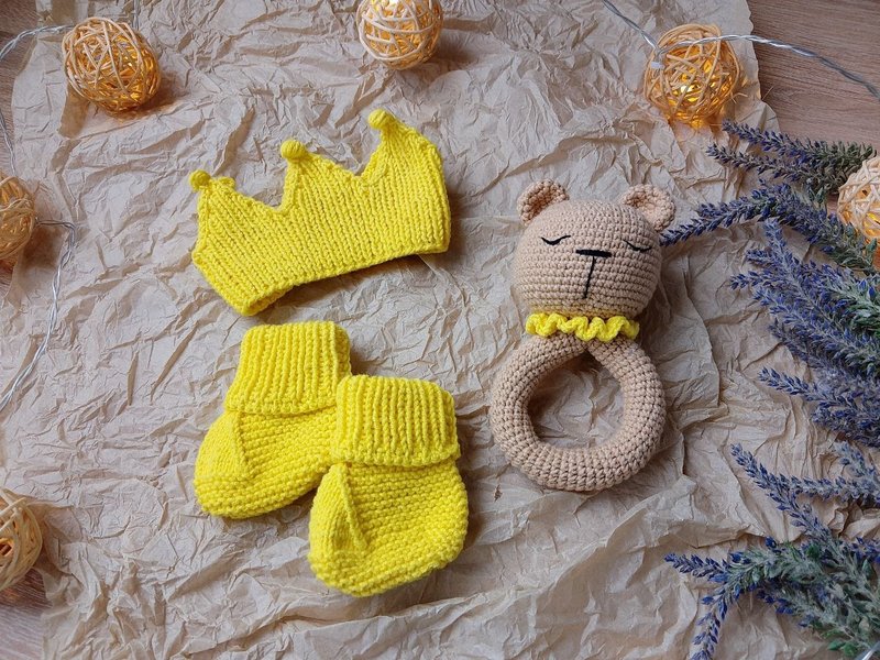 Gift box for children's set yellow / rodents in the form of hare, crown, booties - ของขวัญวันครบรอบ - ผ้าฝ้าย/ผ้าลินิน สีเหลือง