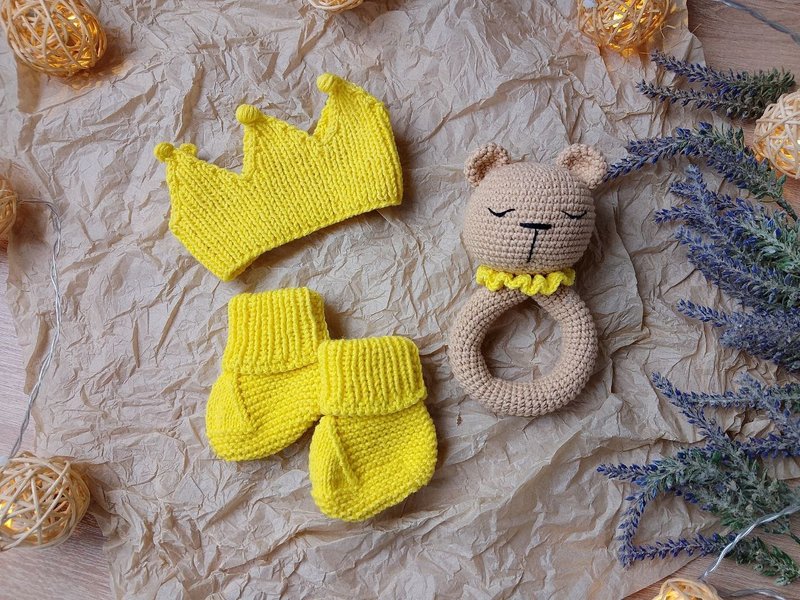 Gift box for children's set yellow / rodents in the form of hare, crown, booties - 彌月禮盒 - 棉．麻 黃色