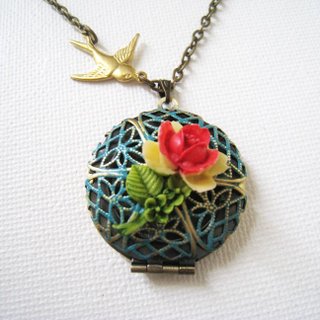 Vintage hollow rose photo box necklace