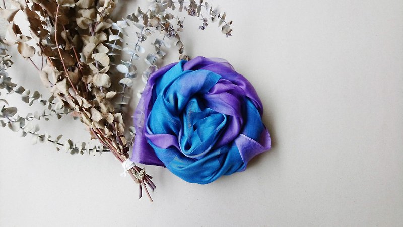 Knowing Dyeing Life-Natural Plant Dyeing Peng Peng Wool Silk Scarf/Purple Blue - ผ้าพันคอ - ผ้าไหม 