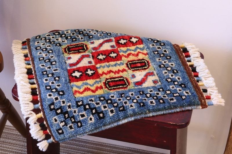 Blue hand-woven carpet cushion size wool and plant dyeing Turkish kilim - ผ้าห่ม - วัสดุอื่นๆ สีน้ำเงิน