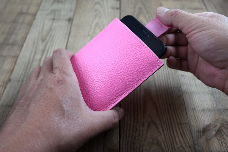 阿皮手工~Mobile phone case~ Pull with soft bag~Litchi pattern pink~i8 plus/XR/XS/XS Max - เคส/ซองมือถือ - หนังแท้ สึชมพู