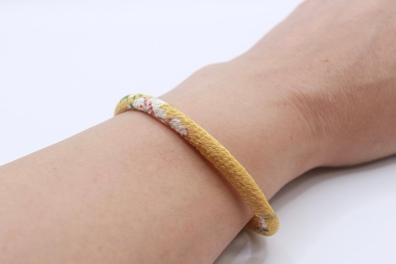 黃色×櫻花圖案和風縮緬布手環 - 手鍊/手環 - 棉．麻 黃色