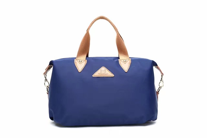 Simple and large capacity Boston bag / waterproof handbag / shoulder bag / outdoor travel diagonal bag / pillow bag - กระเป๋าคลัทช์ - วัสดุกันนำ้ สีน้ำเงิน