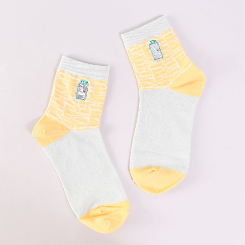 Featured Product 7 Folding Picture Book Artist Collaboration Xiang Zaiji’s Memory Public Telephone Cotton Socks - ถุงเท้า - ผ้าฝ้าย/ผ้าลินิน สีเหลือง