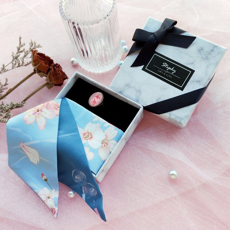 [Scarf Gift Box] Cherry Blossom Mount Fuji Headband Silk Scarf with Scarf Buckle Gift Box/Scarf/Girls Gift - Scarves - Silk 