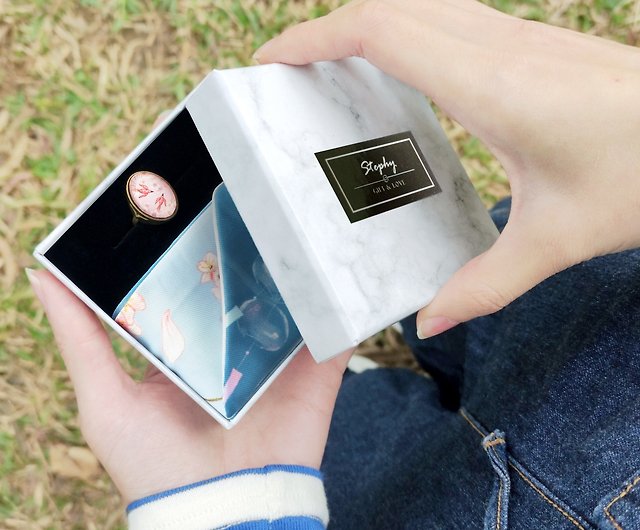 Scarf Gift Box] Cherry Blossom Mount Fuji Headband Silk Scarf with Scarf  Buckle Gift Box/Scarf/Girls Gift - Shop StephyDesignHK Scarves - Pinkoi