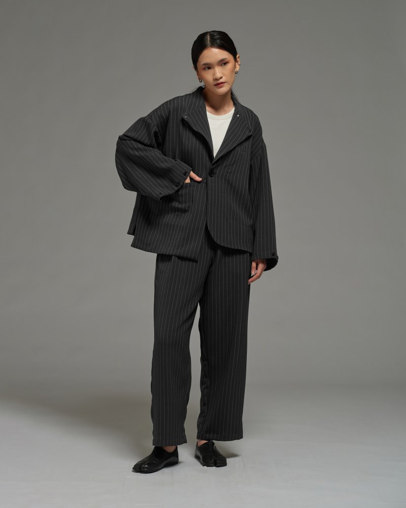 Unisex: Asymmetrical Blazer (Pinstripe Dark Blue) - 女西裝外套 - 聚酯纖維 藍色