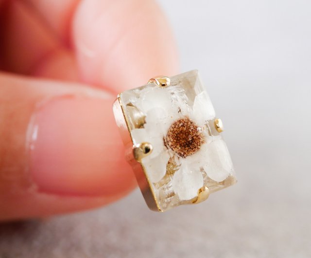 デイジー様　4点おまとめ　本物のお花のピアス　イヤリング デイジーピアス お花ピアス 韓国ファッション[品番：XL000002593