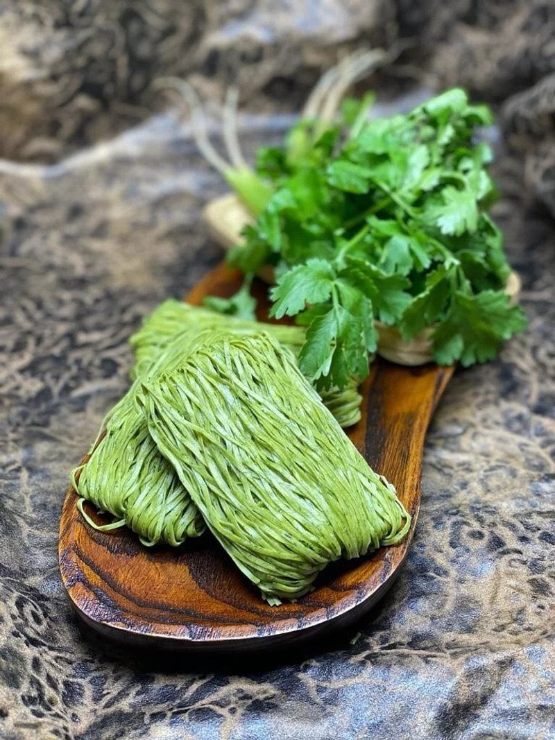 Strong Fragrant Fish Soup with Coriander Noodles - บะหมี่ - อาหารสด สีเหลือง