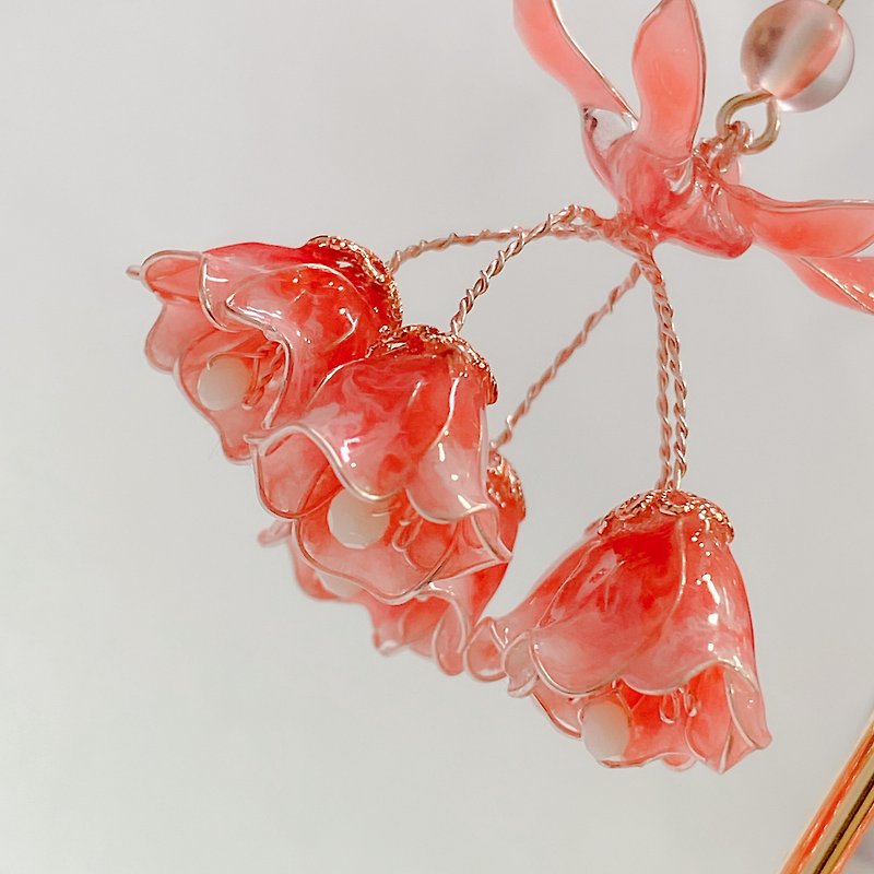 Hanging Bell Flower Handmade Crystal Beads x Glass Beads Healing Earrings Painless Clip-On/ Ear Needles - Earrings & Clip-ons - Resin Red