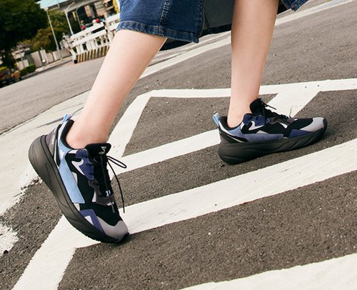 防水性抜群の軽量ニットシューズ「V-TEX」【ブランド直営