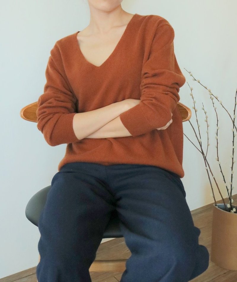濃厚秋意焦糖色v領喀什米爾羊毛親膚毛衣 - 女毛衣/針織衫 - 羊毛 